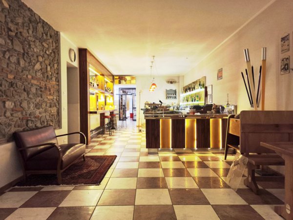 negozio in vendita a Bologna in zona Quartiere Porto