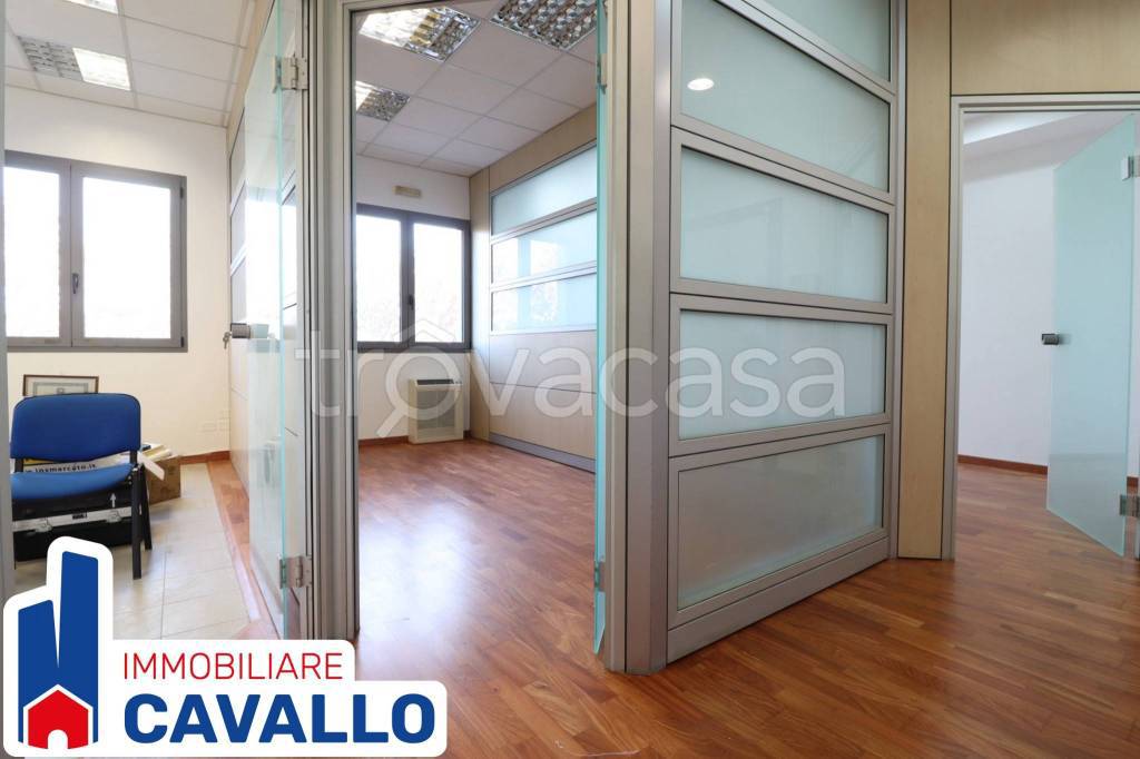 locale commerciale in vendita a Bologna in zona Zona Industriale Ròveri