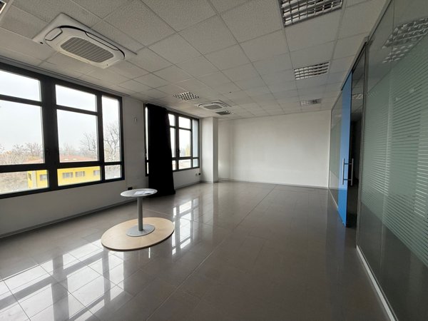 ufficio in vendita a Bologna in zona Aeroporto