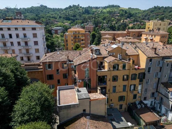 appartamento in vendita a Bologna in zona Saragozza