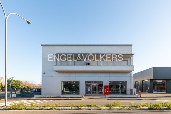 locale commerciale in vendita a Bologna in zona Corticella