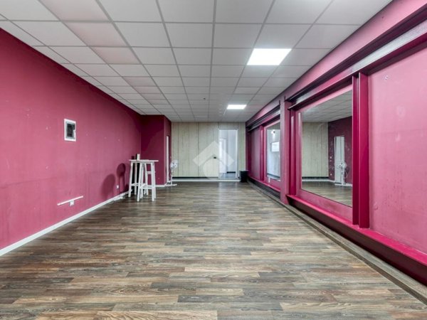 locale commerciale in vendita a Bologna