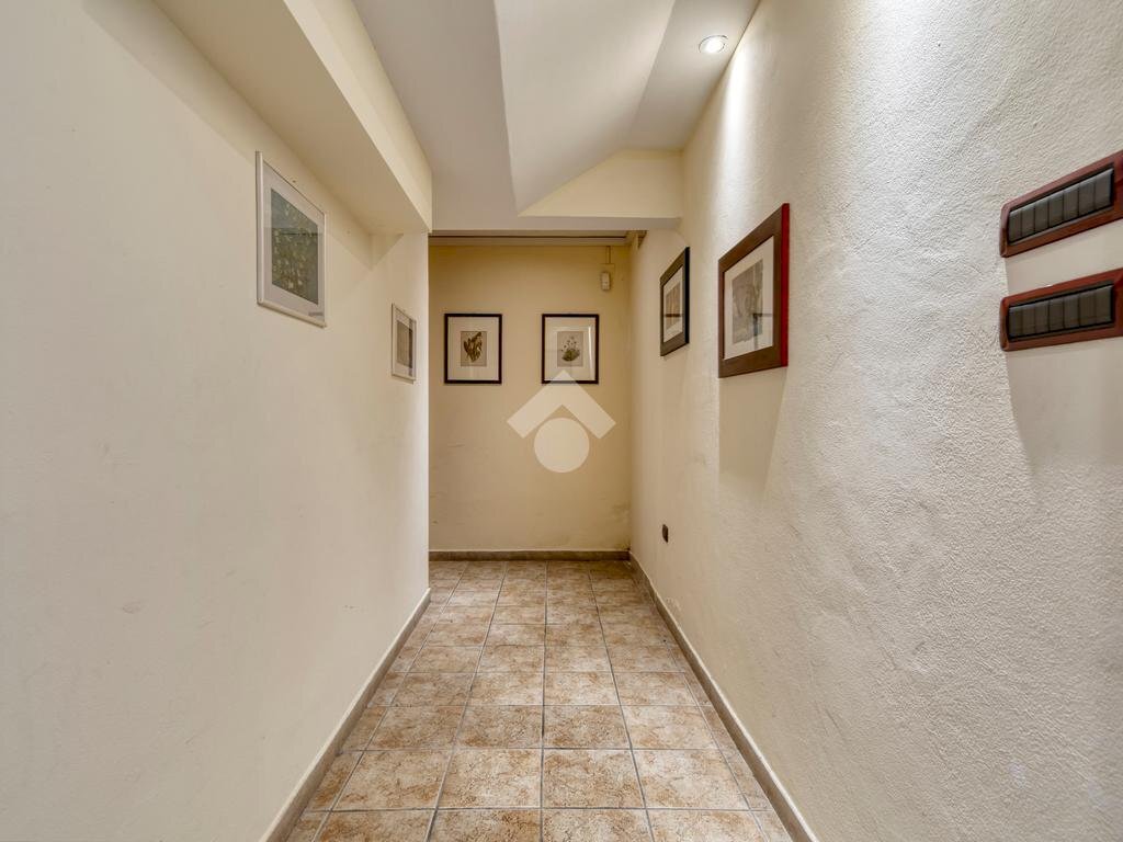 locale commerciale in vendita a Bologna