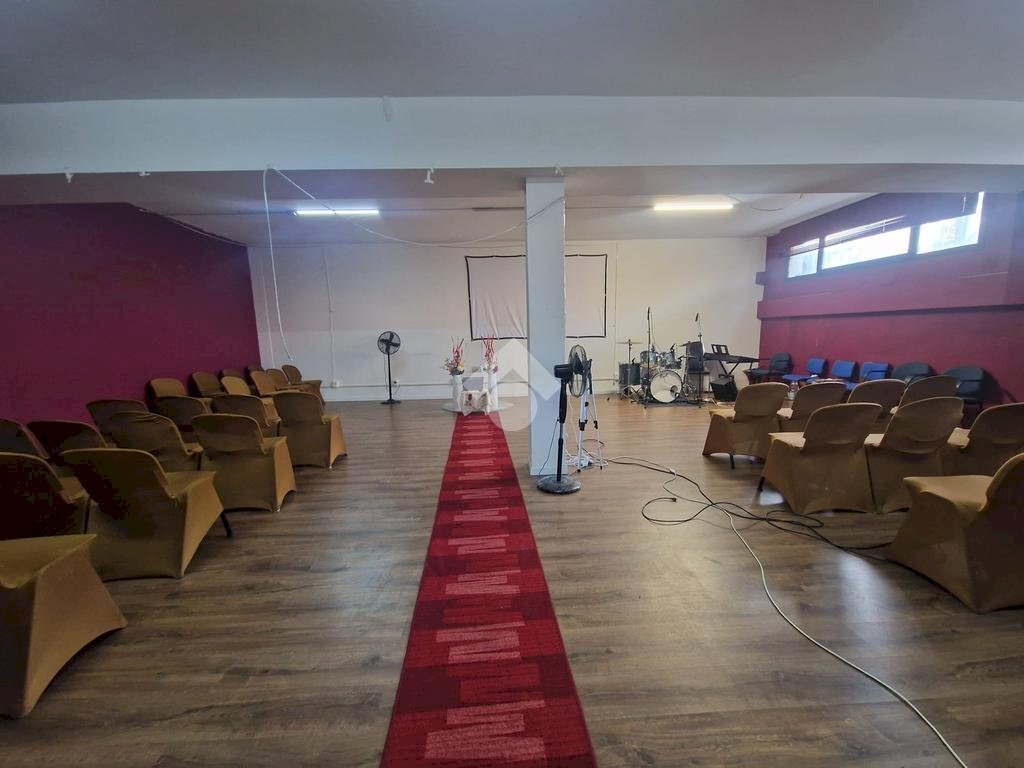 locale commerciale in vendita a Bologna