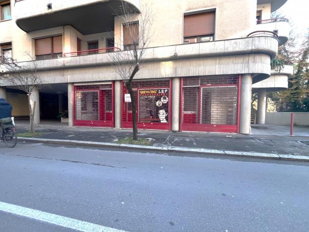 locale commerciale in vendita a Bologna in zona Saragozza