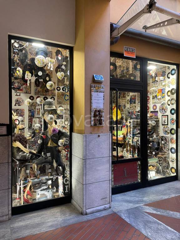 negozio in vendita a Bologna in zona Centro Storico