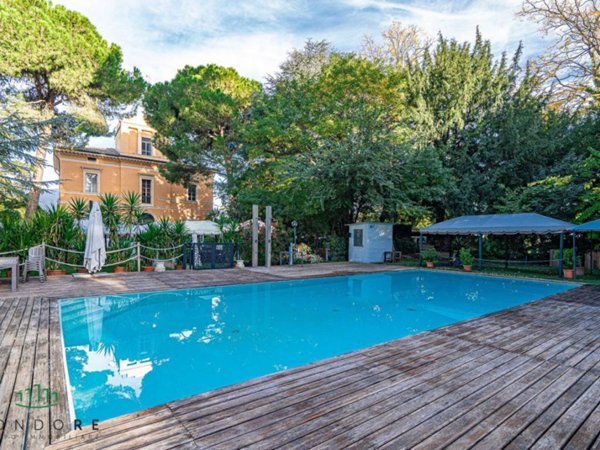 negozio in vendita a Bologna in zona Pilastro