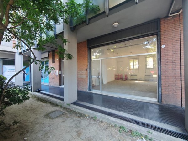 negozio in vendita a Bologna in zona Lame