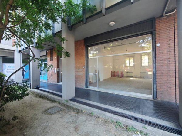 negozio in vendita a Bologna in zona Lame