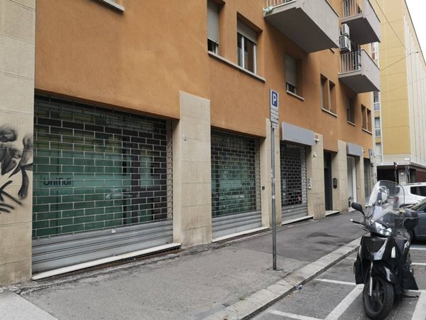 ufficio in vendita a Bologna in zona Quartiere Porto