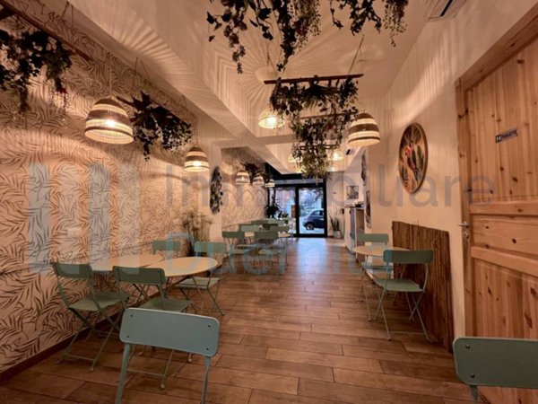 negozio in vendita a Bologna in zona San Vitale