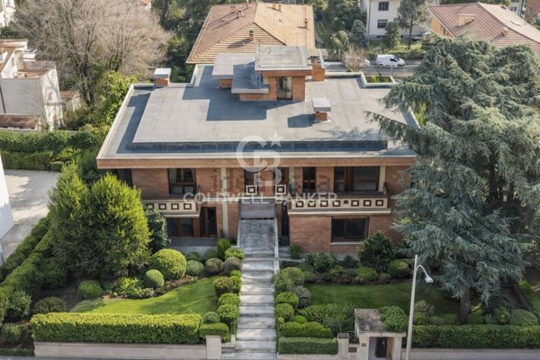 casa indipendente in vendita a Bologna in zona Centro Storico