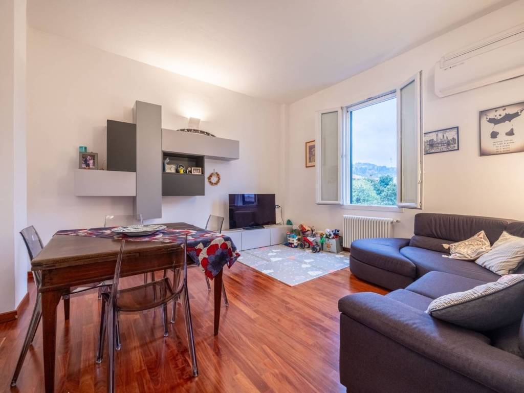 appartamento in vendita a Bologna in zona Saragozza