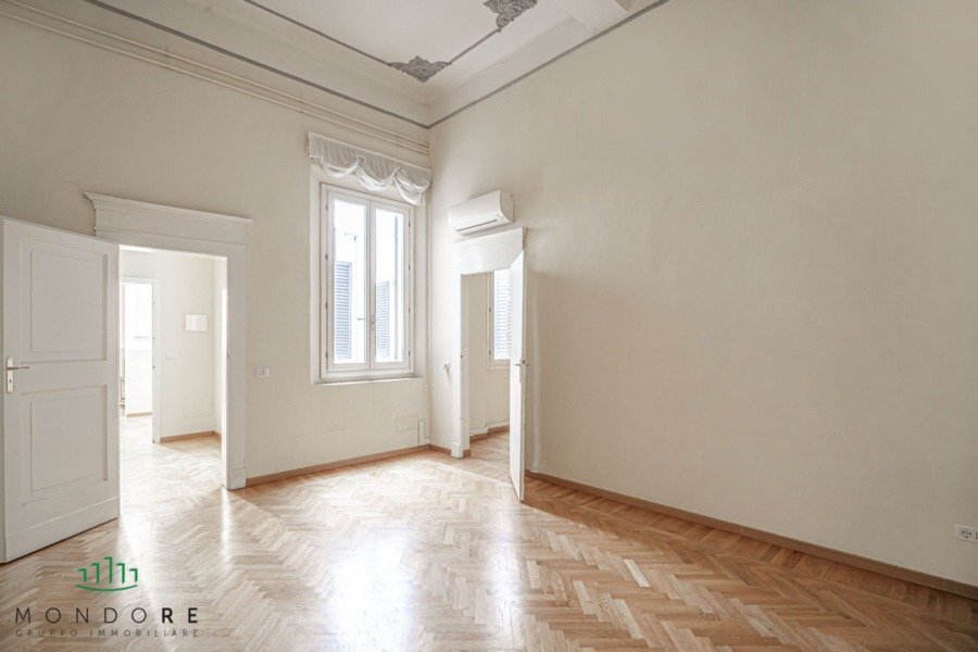 ufficio in vendita a Bologna in zona Santo Stefano