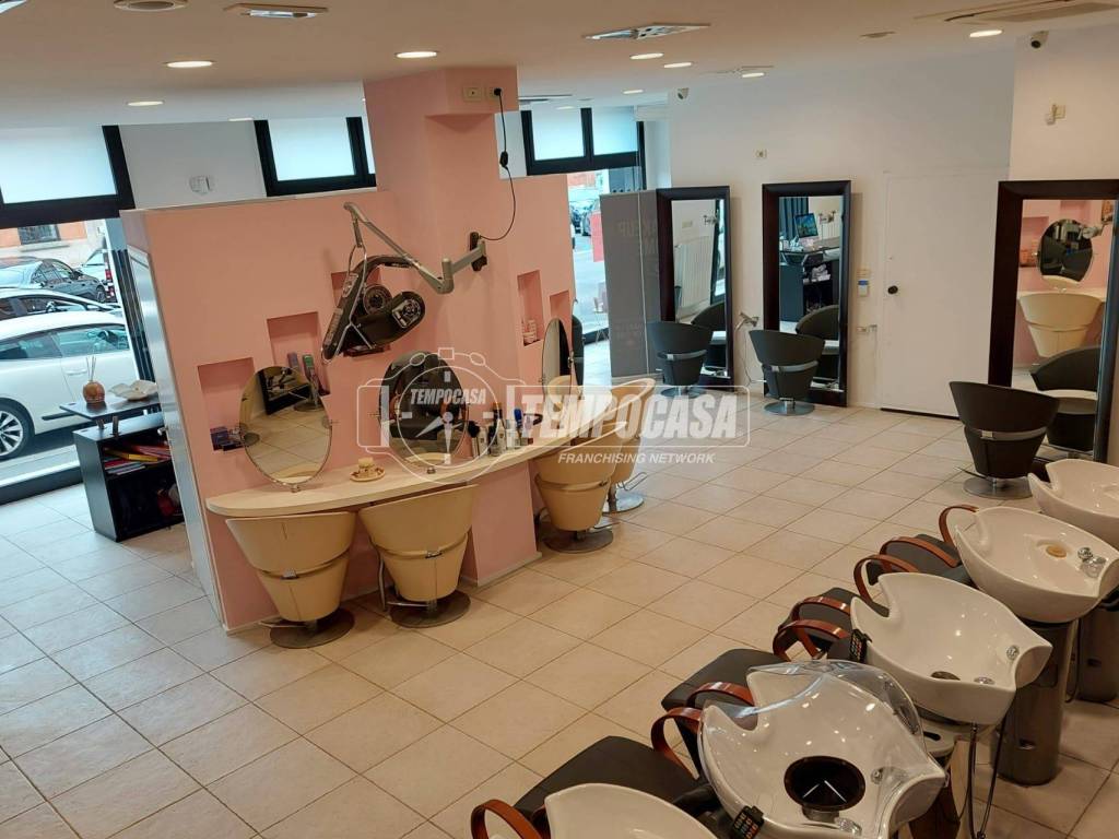 negozio in vendita a Bologna in zona Reno