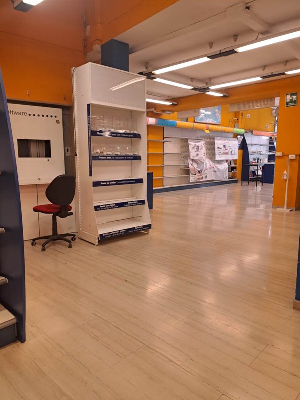 negozio in vendita a Bologna in zona Reno