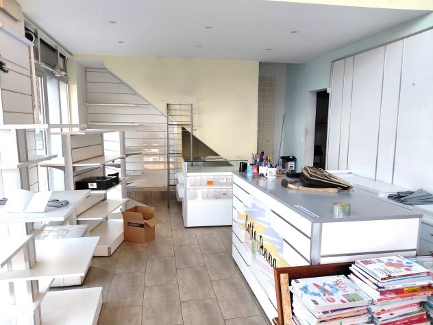 locale commerciale in vendita a Bologna in zona San Donato