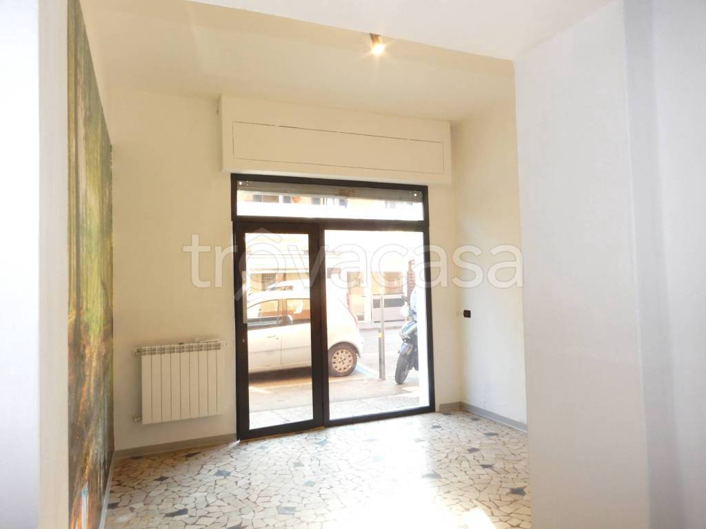 negozio in vendita a Bologna in zona Corticella
