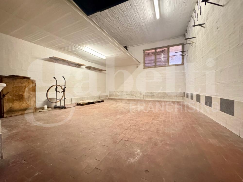 locale di sgombero in vendita a Bologna in zona Saffi