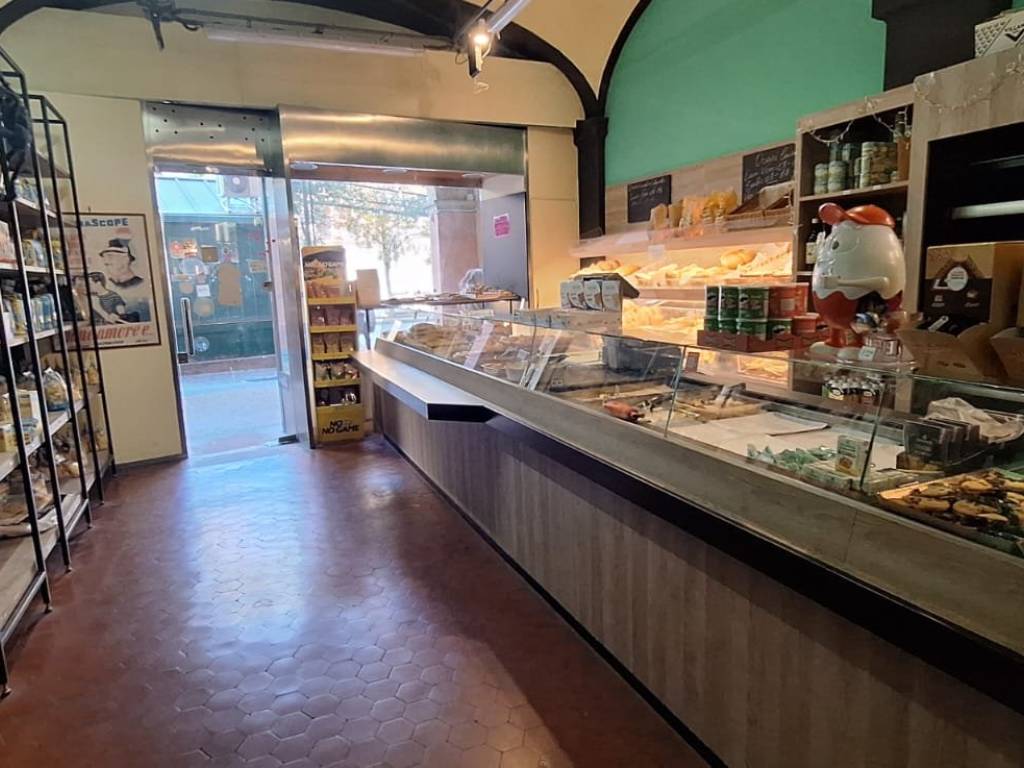 negozio in vendita a Bologna in zona Centro Storico