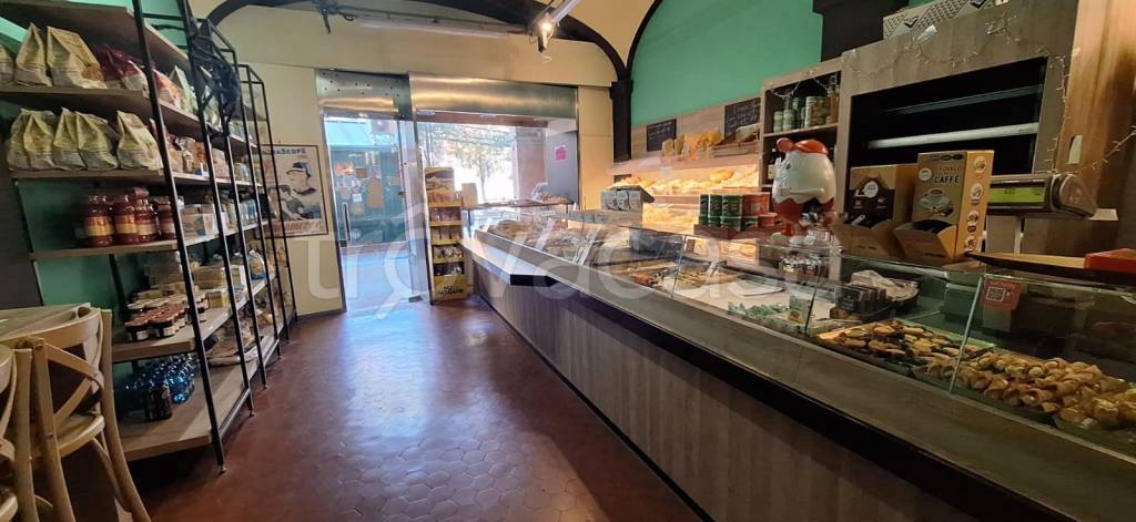 negozio in vendita a Bologna in zona San Vitale
