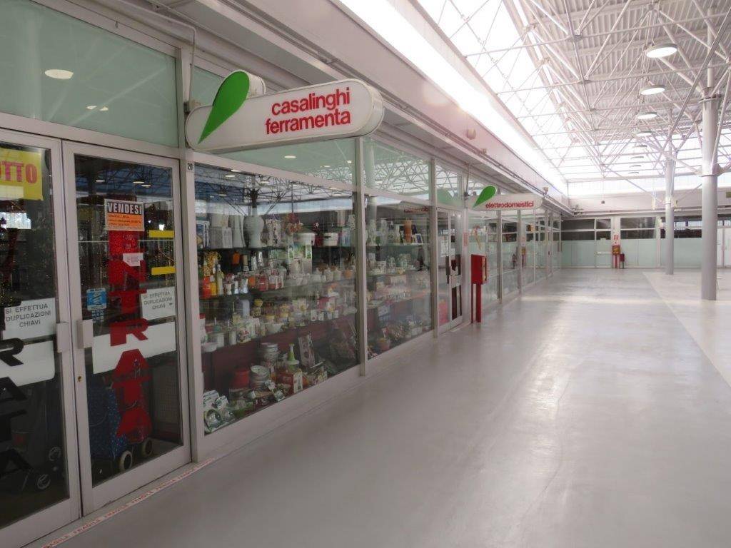 negozio in vendita a Bologna in zona Pilastro