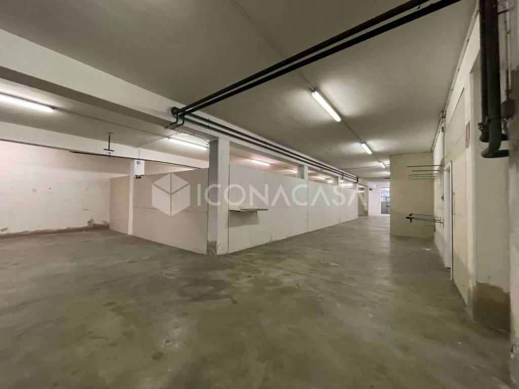 locale commerciale in vendita a Bologna in zona Borgo Panigale