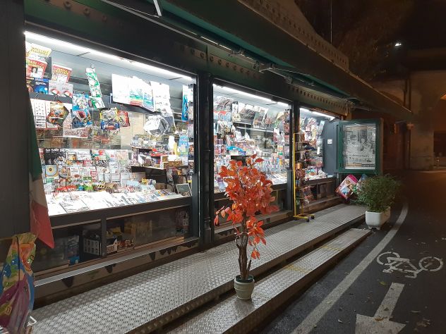 negozio in vendita a Bologna in zona Saragozza