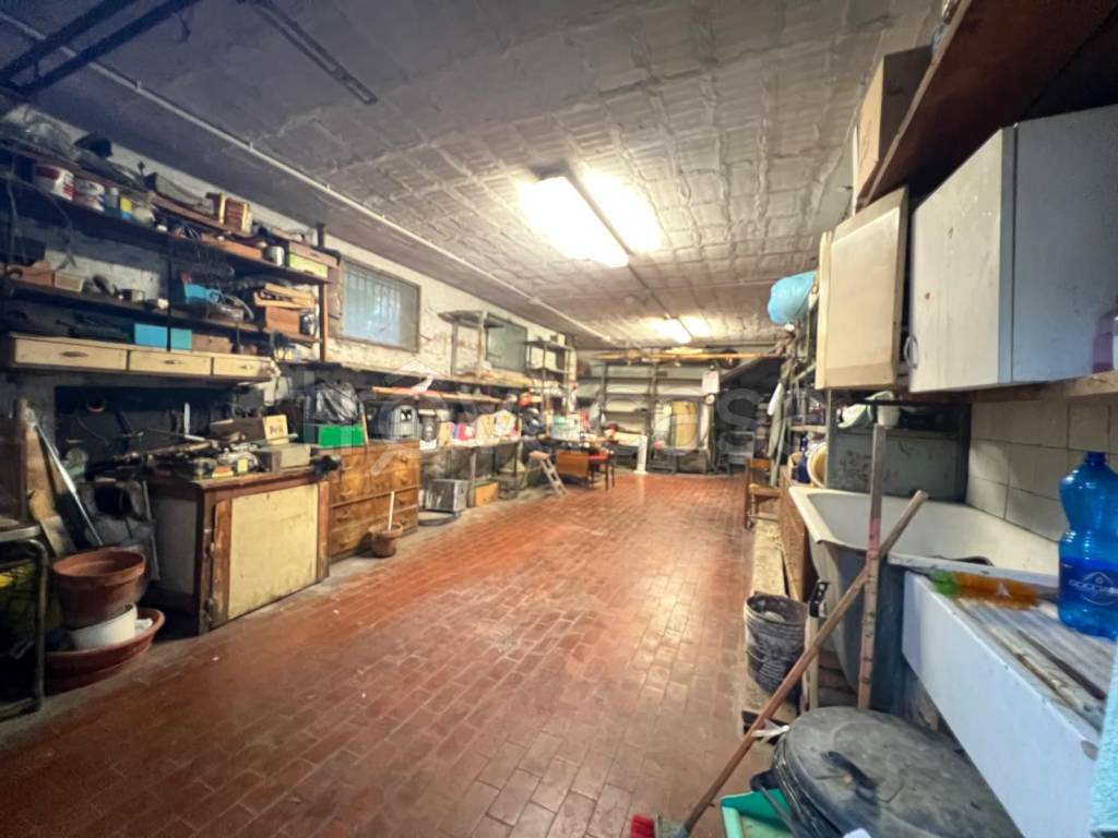 locale commerciale in vendita a Bologna in zona Corticella