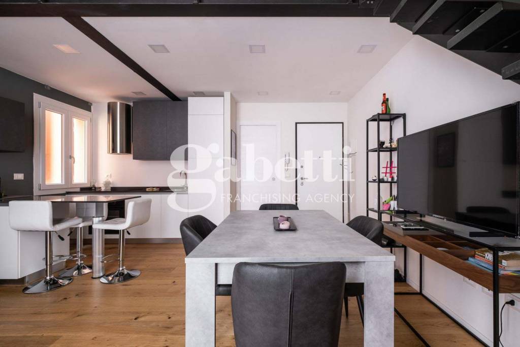 appartamento in vendita a Bologna in zona Santo Stefano
