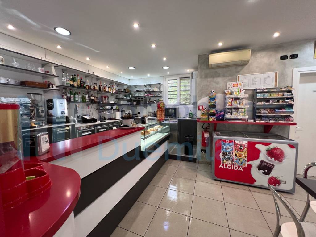 negozio in vendita a Bologna in zona Pilastro