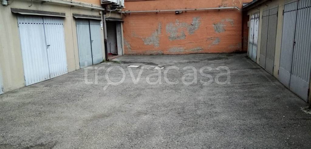 locale di sgombero in vendita a Bologna in zona Bolognina