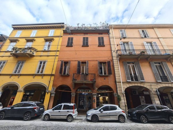 negozio in vendita a Bologna in zona Santo Stefano