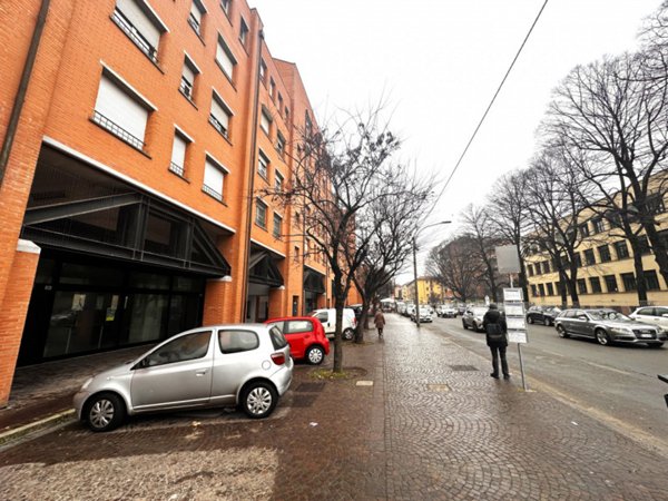 negozio in vendita a Bologna in zona San Donato