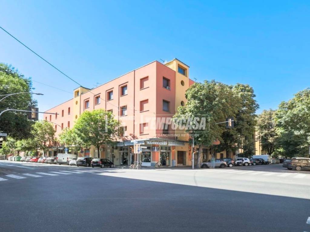 negozio in vendita a Bologna in zona Corticella