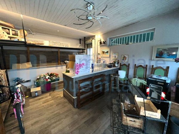 negozio in vendita a Bologna in zona Saragozza