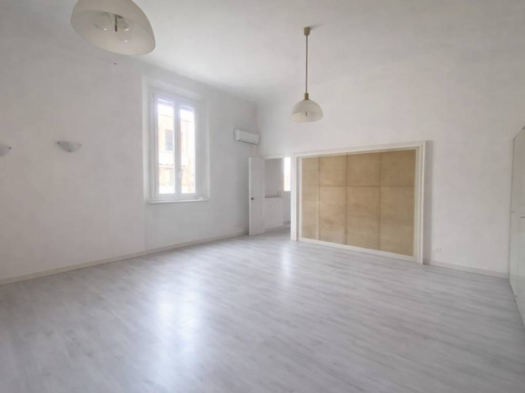 ufficio in vendita a Bologna in zona Centro Storico