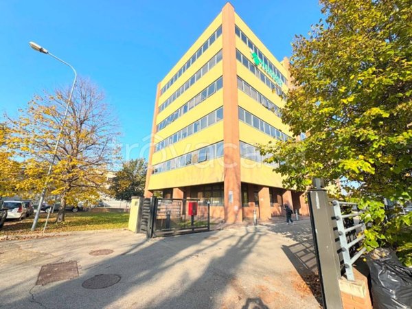 ufficio in vendita a Bologna in zona Corticella