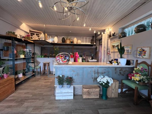 negozio in vendita a Bologna in zona Barca