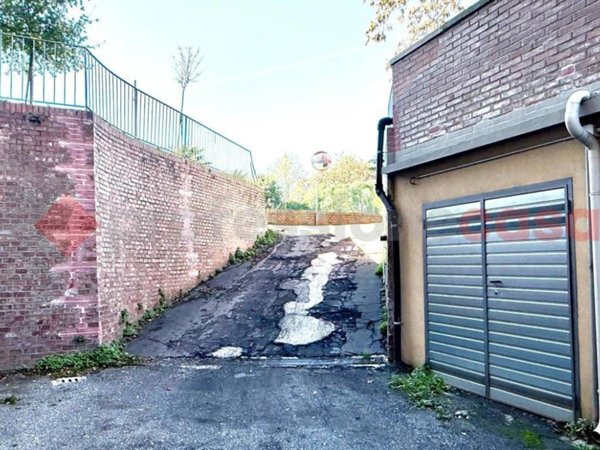 locale commerciale in vendita a Bologna in zona Savena