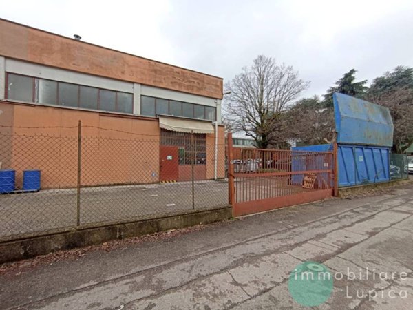 locale commerciale in vendita a Bologna in zona Savena