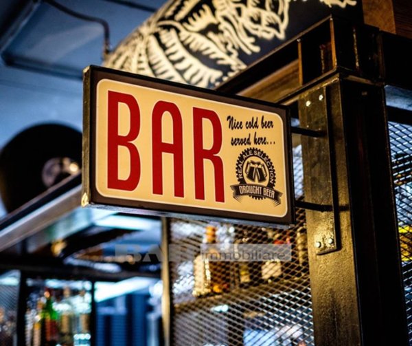 negozio in vendita a Bologna in zona Quartiere Porto