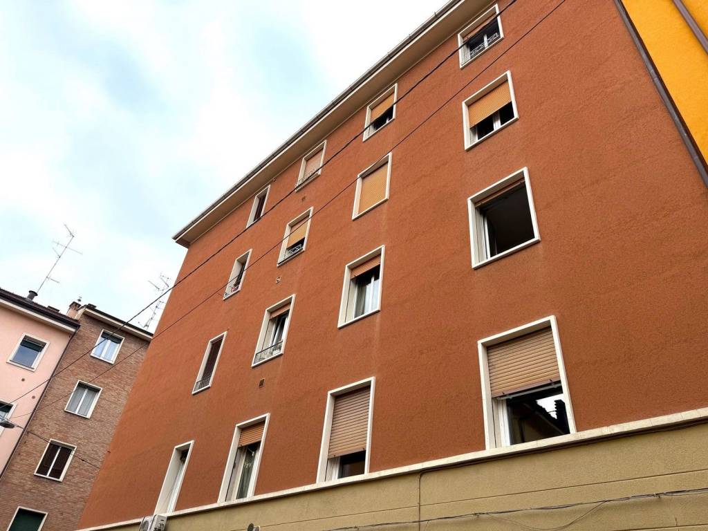 appartamento in vendita a Bologna in zona Saragozza