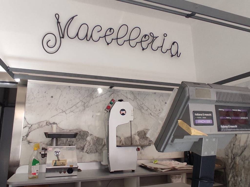 negozio in vendita a Bologna in zona San Vitale