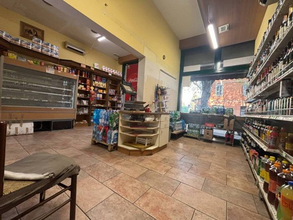 negozio in vendita a Bologna in zona San Vitale
