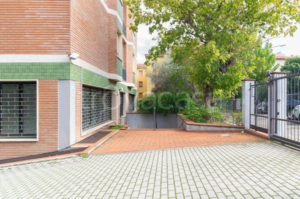 ufficio in vendita a Bologna in zona Savena