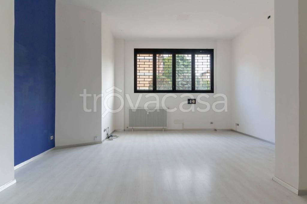 ufficio in vendita a Bologna in zona Savena