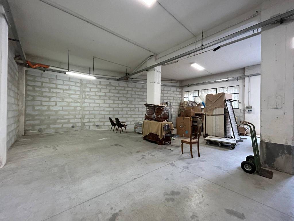 locale commerciale in vendita a Bologna in zona Savena