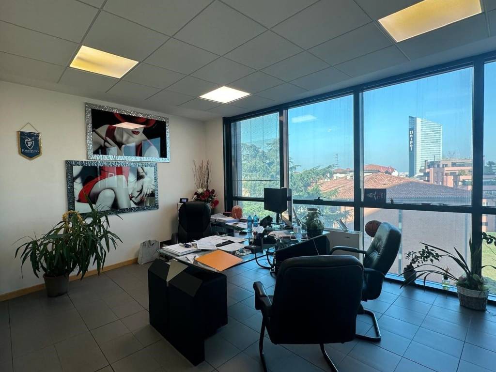 ufficio in vendita a Bologna in zona San Vitale