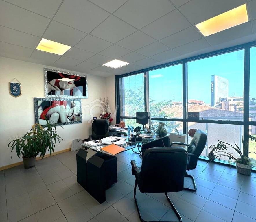 ufficio in vendita a Bologna in zona San Vitale